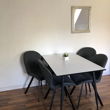 לינה וארוחת בוקר Holmegaarden B & B-k