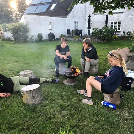 Holmegaarden B & B-k לינה וארוחת בוקר