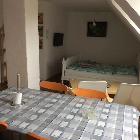 לינה וארוחת בוקר Holmegaarden B & B-k 3*