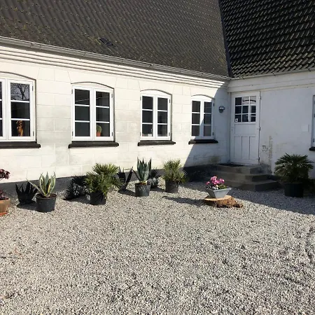 Holmegaarden B & B-k לינה וארוחת בוקר 3*