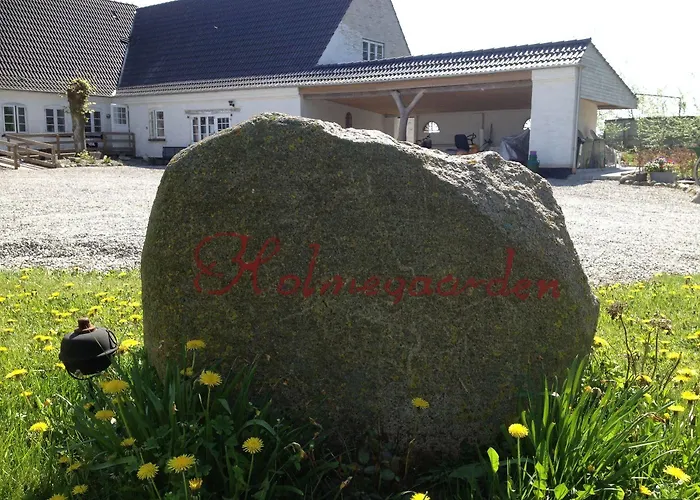 Holmegaarden B & B-k Bed and breakfast 3*