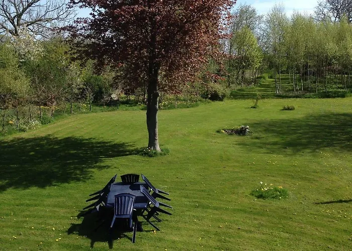 Holmegaarden B & B-k Bed and breakfast 3*